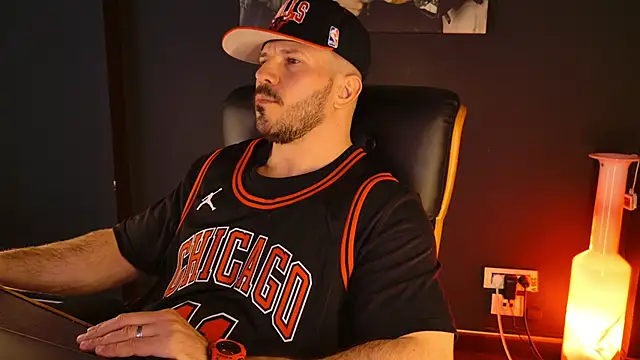 AngeloEric online show from April 2, 10:46 am