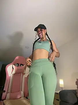 Snapshot of bella__honey chatting on June 28, 8:59 pm bella honey online show from June 28, 8:59 pm