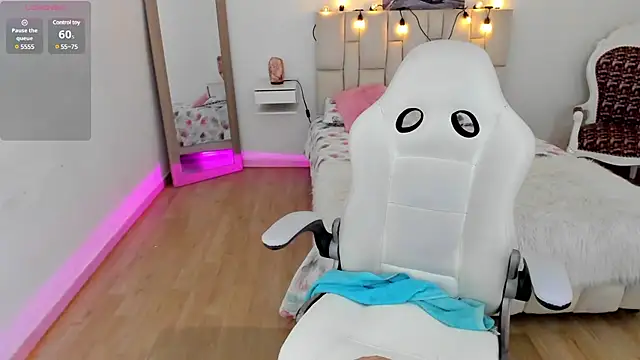 zoe turnner 18 online show from February 21, 11:22 am