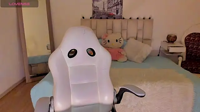 zoe turnner 18 online show from October 15, 11:43 am