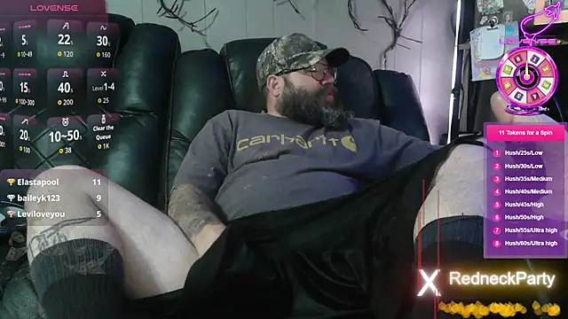 Snapshot of RedneckWants2PlayNow chatting on April 25, 1:41 am RedneckWants2PlayNow online show from April 25, 1:41 am