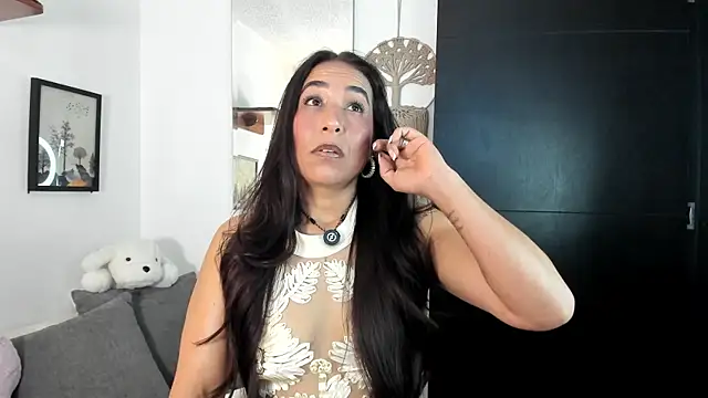 Snapshot of electra_hunt chatting on June 27, 1:54 am electra hunt online show from June 27, 1:54 am