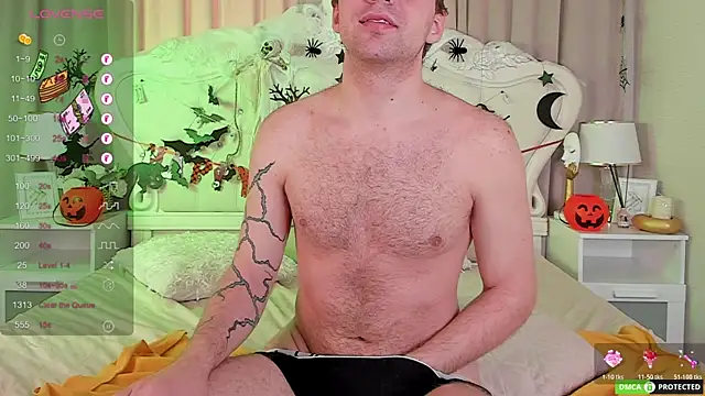 ArthurWhitee online show from October 31, 4:24 am