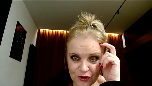 sexyjennyeu online show from April 1, 8:50 pm