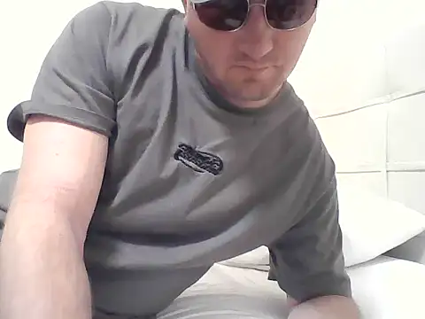 Snapshot of paul_daniel chatting on November 8, 8:18 pm paul daniel online show from November 8, 8:18 pm