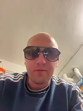 Snapshot of paul_daniel chatting on December 15, 6:45 pm paul daniel online show from December 15, 6:45 pm