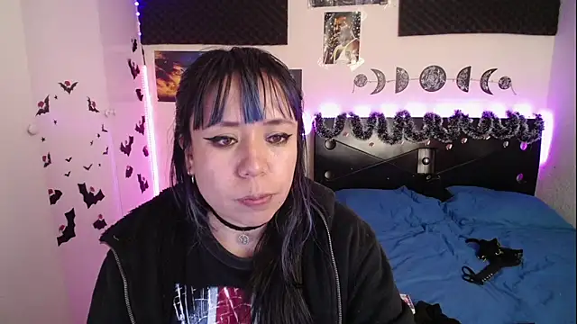 Snapshot of _dhalia1_ chatting on December 18, 2:21 am dhalia1 online show from December 18, 2:21 am