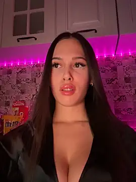 EricaWalls online show from March 5, 8:00 pm