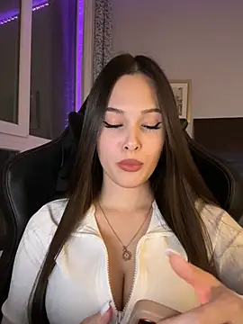 EricaWalls online show from March 31, 8:20 pm