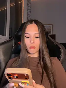 EricaWalls online show from April 20, 8:54 pm