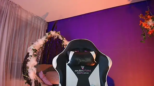 vanelope11 online show from April 18, 2:59 am