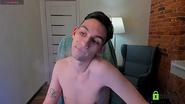 Snapshot of Ul_Tima chatting on December 18, 8:25 pm Ul Tima online show from December 18, 8:25 pm