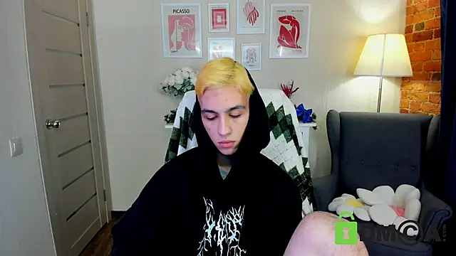 Snapshot of Ul_Tima chatting on December 27, 9:32 pm Ul Tima online show from December 27, 9:32 pm