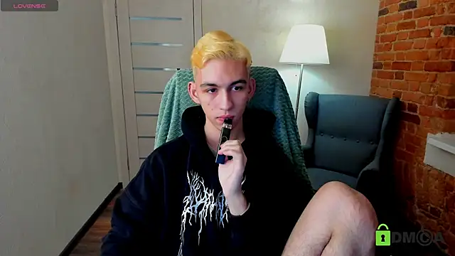 Snapshot of Ul_Tima chatting on December 28, 8:36 pm Ul Tima online show from December 28, 8:36 pm