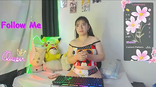 Snapshot of litle_mily_ chatting on June 12, 10:08 pm litle mily online show from June 12, 10:08 pm