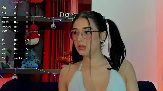 Snapshot of Charlotte_greys chatting on December 11, 12:33 am Charlotte greys online show from December 11, 12:33 am