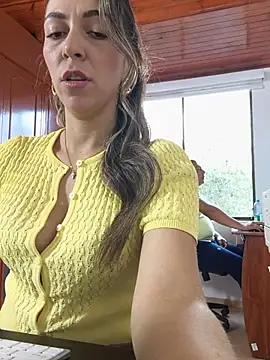 Snapshot of rachellboom chatting on May 26, 10:39 pm rachellboom online show from May 26, 10:39 pm