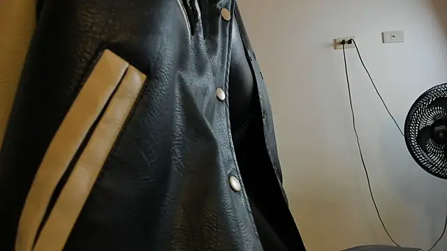 julian wallace online show from October 17, 3:10 am