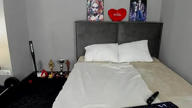 Snapshot of MuscleXXXBarbie chatting on April 19, 8:57 am MuscleXXXBarbie online show from April 19, 8:57 am