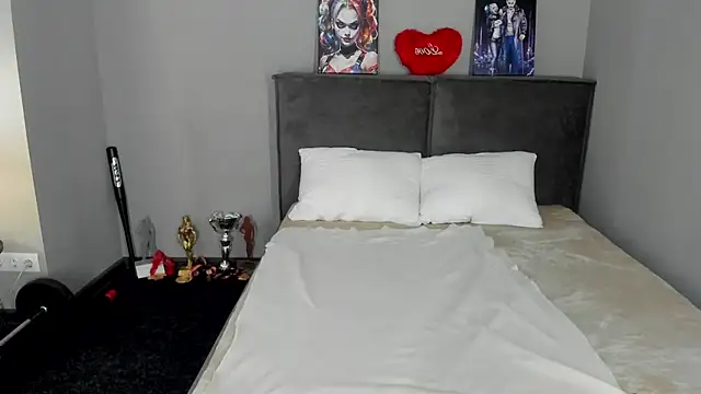 Snapshot of MuscleXXXBarbie chatting on April 22, 9:01 am MuscleXXXBarbie online show from April 22, 9:01 am
