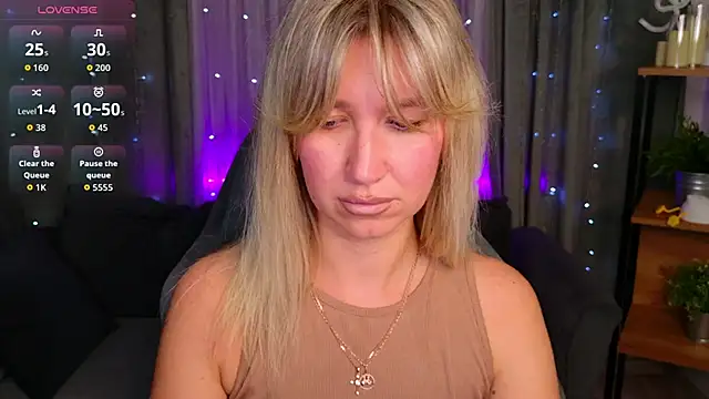 Snapshot of MilaBott chatting on June 11, 7:45 pm MilaBott online show from June 11, 7:45 pm
