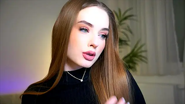 petitegonwiild online show from October 12, 10:20 pm