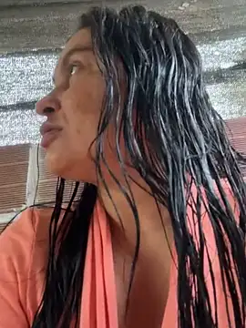 Snapshot of Horny-Mommy-Dirty chatting on December 1, 3:17 pm Horny-Mommy-Dirty online show from December 1, 3:17 pm