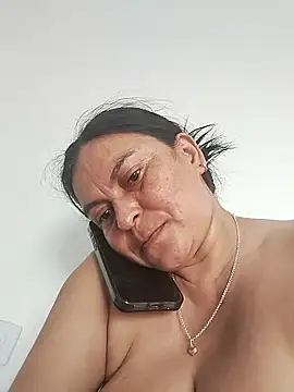 Snapshot of Horny-Mommy-Dirty chatting on January 5, 5:27 pm Horny-Mommy-Dirty online show from January 5, 5:27 pm