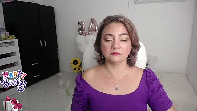 Snapshot of Chiraz_hasnaa chatting on January 17, 10:23 pm Chiraz hasnaa online show from January 17, 10:23 pm