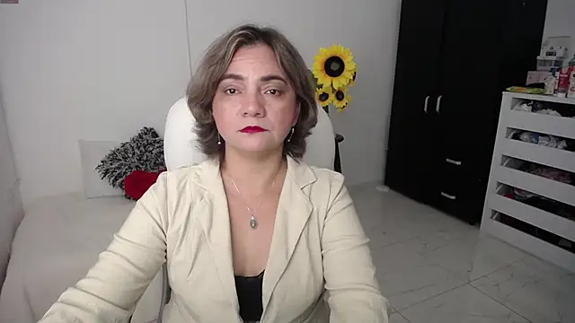 Snapshot of Chiraz_hasnaa chatting on March 5, 11:05 pm Chiraz hasnaa online show from March 5, 11:05 pm