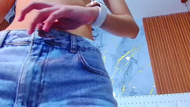 Beautifulskinny18 online show from March 2, 7:56 pm