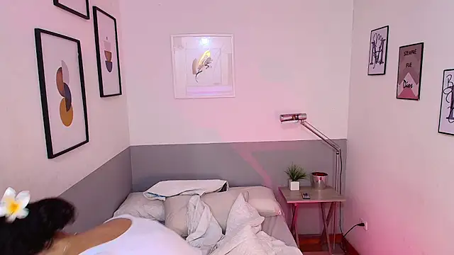 Beautifulskinny18 online show from March 19, 7:49 pm