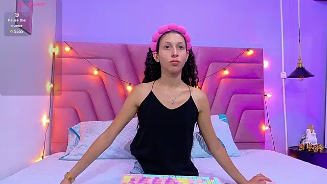 Beautifulskinny18 online show from October 14, 8:31 pm