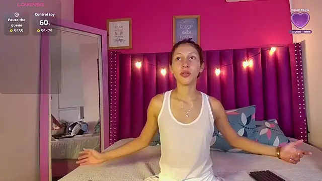 Beautifulskinny18 online show from March 21, 8:01 pm