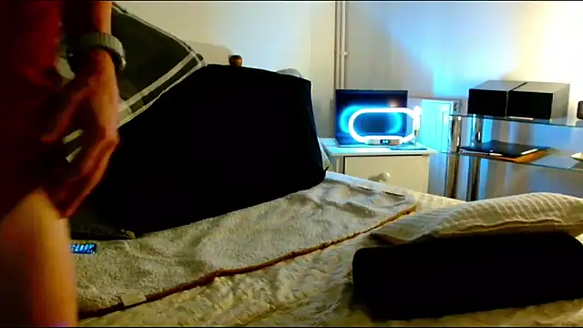 Snapshot of ImYourXtoy chatting on February 9, 6:34 pm ImYourXtoy online show from February 9, 6:34 pm