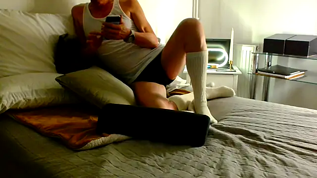 Snapshot of ImYourXtoy chatting on February 13, 7:43 pm ImYourXtoy online show from February 13, 7:43 pm