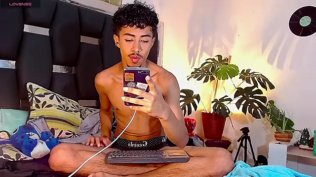 RyanRizzo online show from December 14, 12:22 am