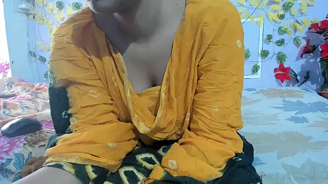 Snapshot of aarjulove chatting on April 23, 10:58 am aarjulove online show from April 23, 10:58 am