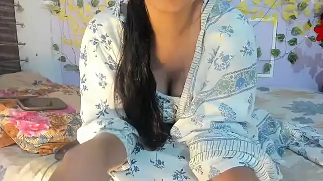 Snapshot of aarjulove chatting on April 25, 1:41 pm aarjulove online show from April 25, 1:41 pm