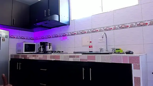 Emma-evans online show from November 1, 2:30 pm