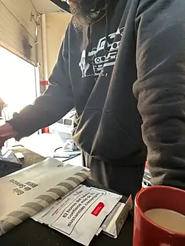 Snapshot of donnuozfutura chatting on March 5, 9:16 am donnuozfutura online show from March 5, 9:16 am