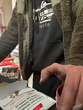 Snapshot of donnuozfutura chatting on March 19, 1:51 pm donnuozfutura online show from March 19, 1:51 pm