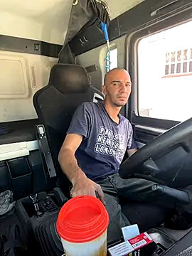 Snapshot of donnuozfutura chatting on October 7, 10:56 am donnuozfutura online show from October 7, 10:56 am