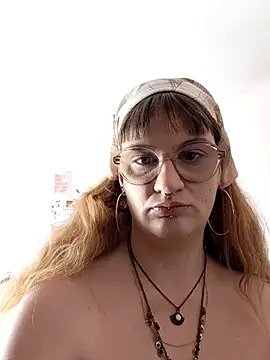 PrincesseMalicia online show from April 16, 1:45 pm