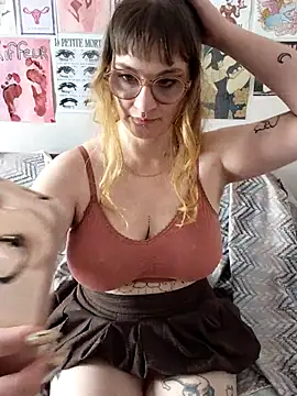 Snapshot of PrincesseMalicia chatting on May 6, 1:27 pm PrincesseMalicia online show from May 6, 1:27 pm