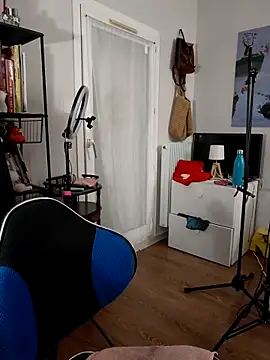 Snapshot of PrincesseMalicia chatting on June 18, 1:26 pm PrincesseMalicia online show from June 18, 1:26 pm