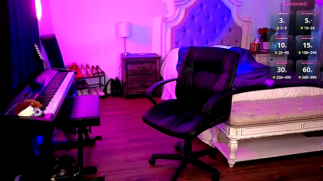 Snapshot of JasmineWinters chatting on May 23, 1:11 am JasmineWinters online show from May 23, 1:11 am