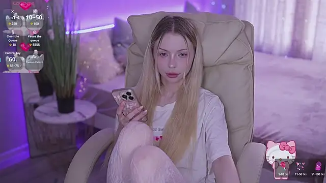 Snapshot of EviStar chatting on September 19, 8:27 am EviStar online show from September 19, 8:27 am