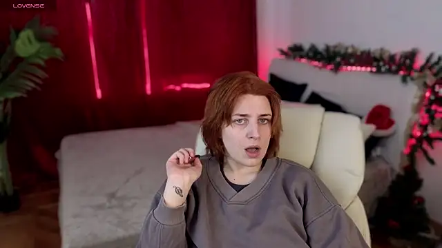 FoxyRayy online show from November 25, 9:09 am