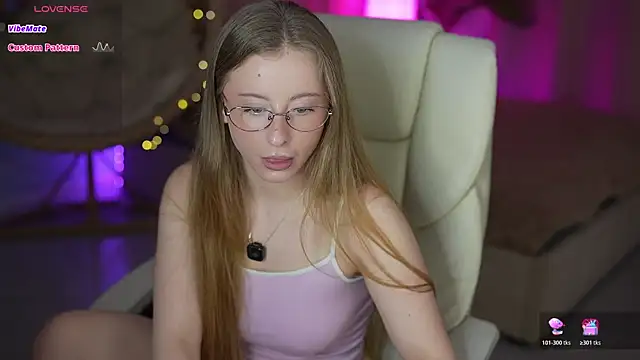 SilverrMoon online show from March 31, 6:36 am